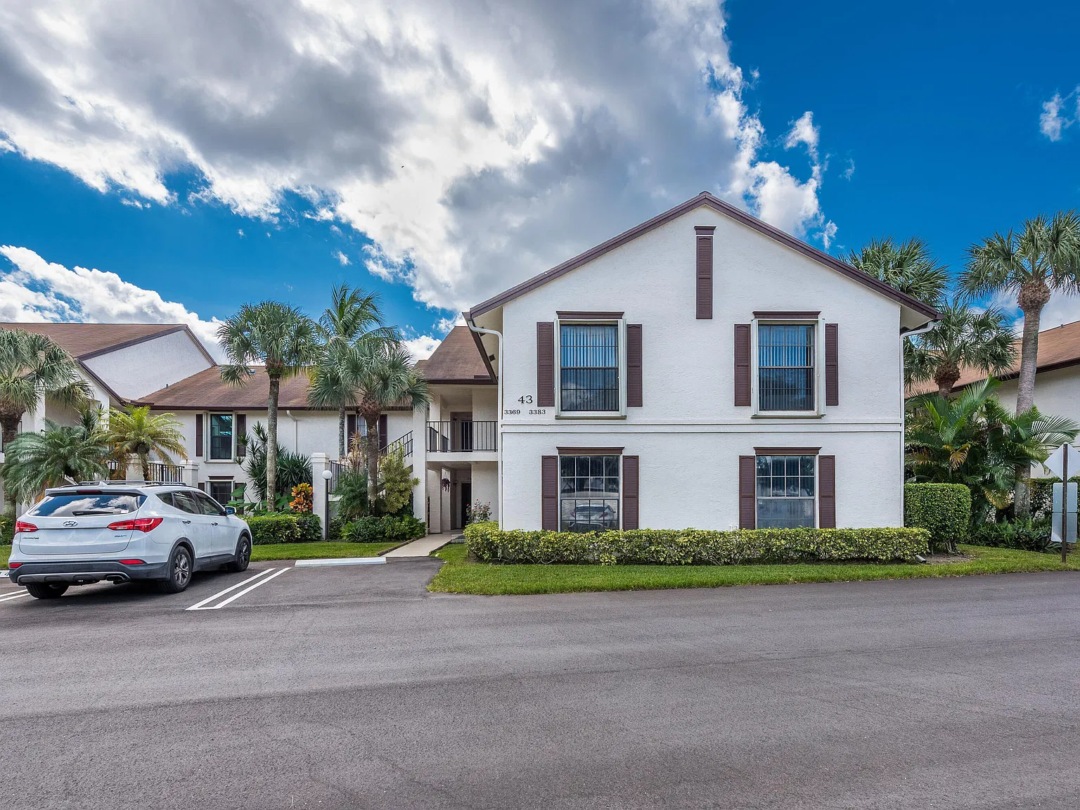 3 bed, 2.0 bath, 1262 sqft, $3,250 — Photo 2