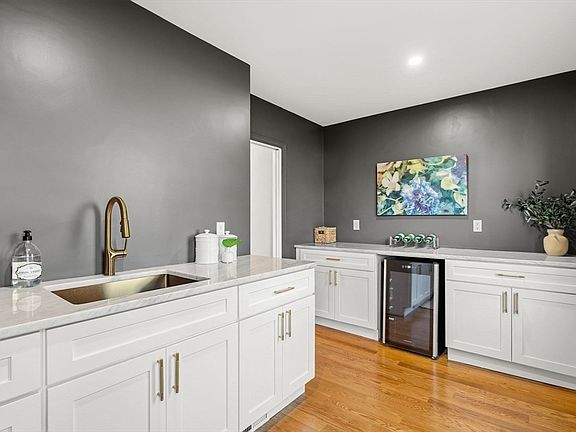 5th image of 158 Central St