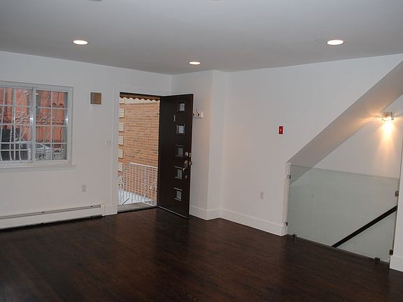 5th image of 8 Bedford Pl #1