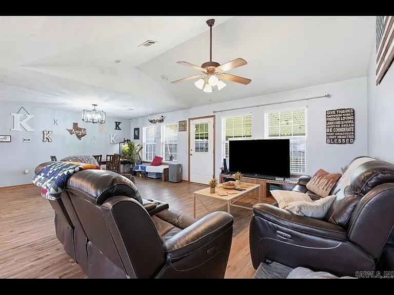 3 Joshua Cir — Photo 4