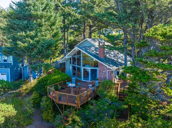 3413 NW Hidden Lake Dr, Waldport, OR 97394
