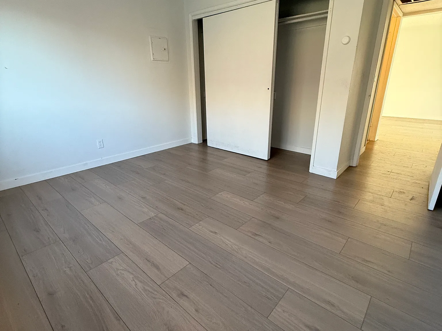 14141 Erwin St — Photo 4