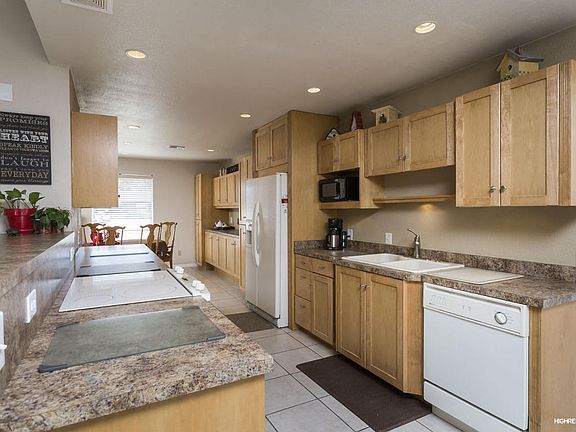 4th image of 102 E Waltann Ln