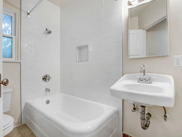 2202-2206 20th St in Santa Monica! Near Ocean Park Blvd. — Photo 13