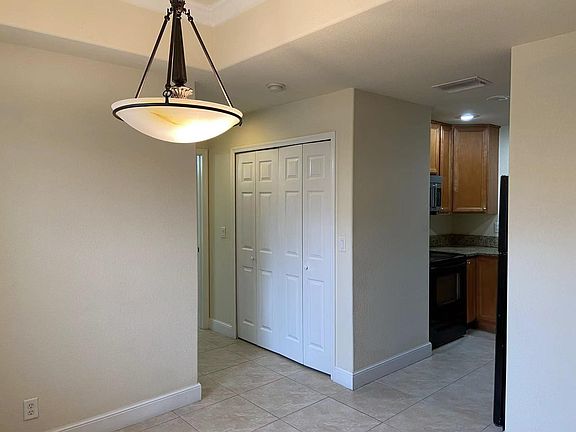 5th image of 325 SE 23rd Ave #22