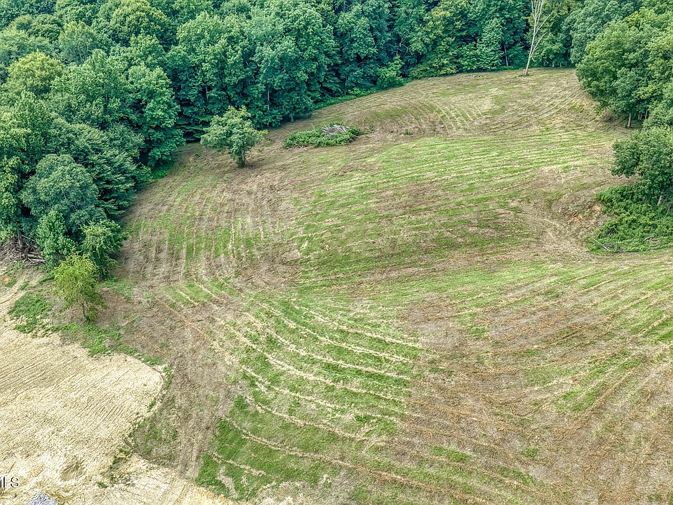 1st image of 10 Strawberry Field Dr