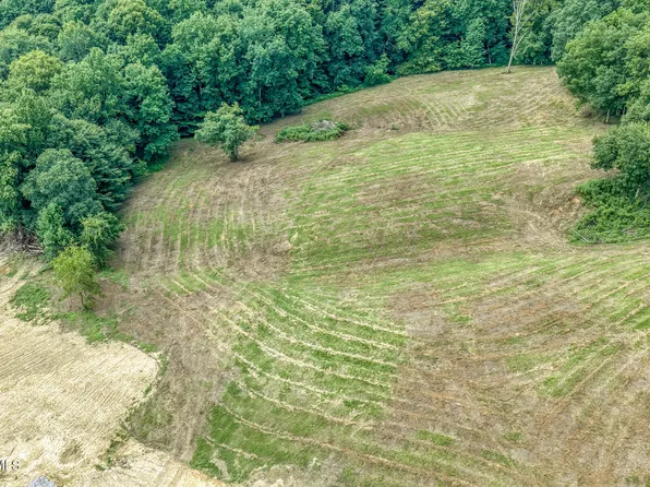 10 Strawberry Field Dr, Johnson City, TN 37604