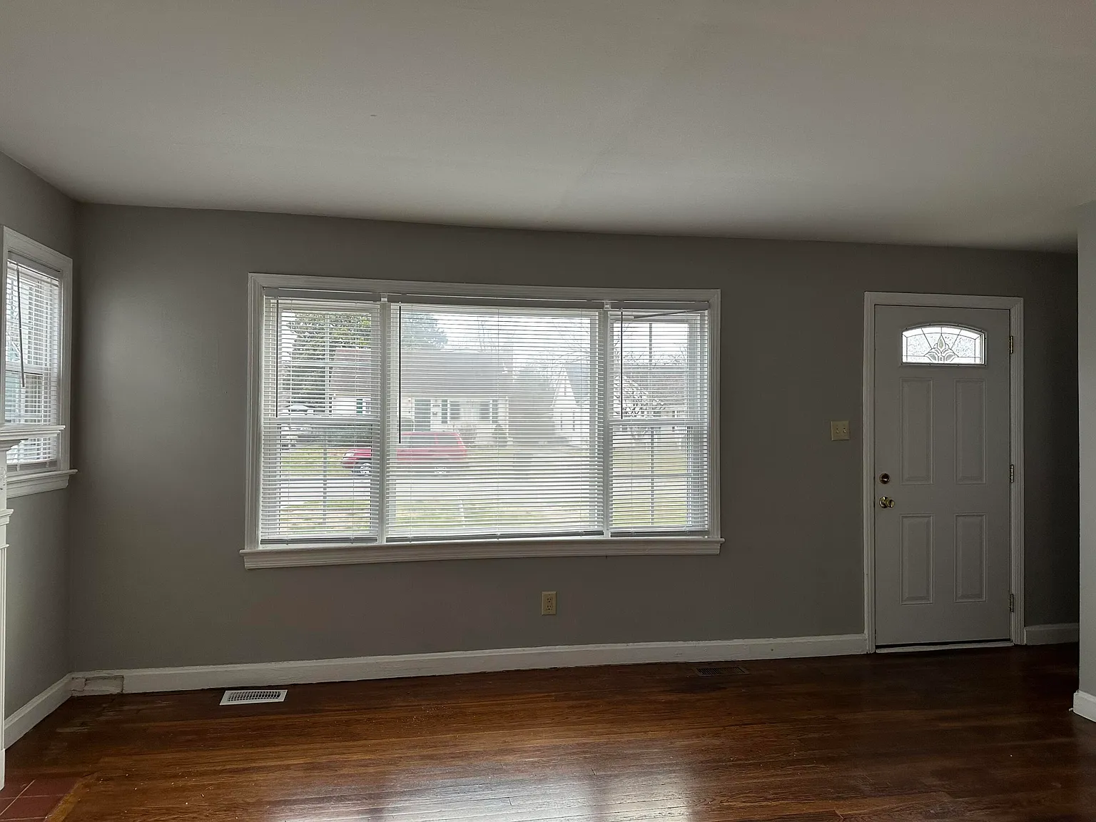 3 bed, 2.0 bath, 1247 sqft, $2,100 — Photo 4
