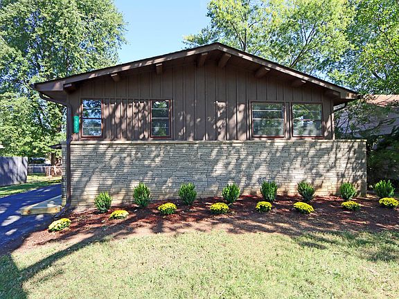 2nd image of 1112 Carrousel Dr E