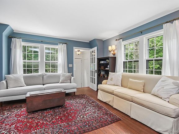 3rd image of 106 Broadway