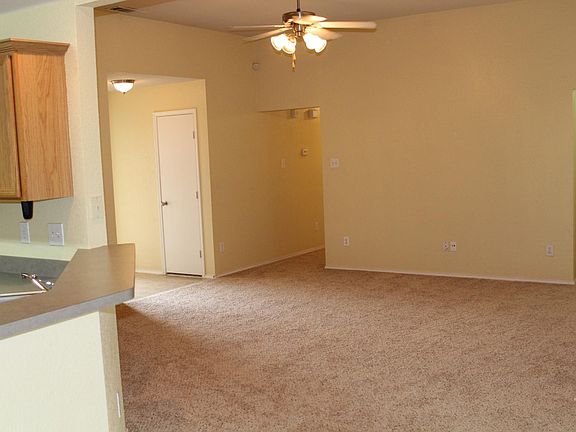 5th image of 525 Bretts Way #525
