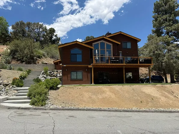 2324 Zermatt Dr, Wrightwood, CA 92397
