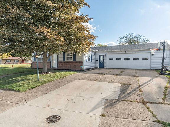 4th image of 1081 Colonial Dr