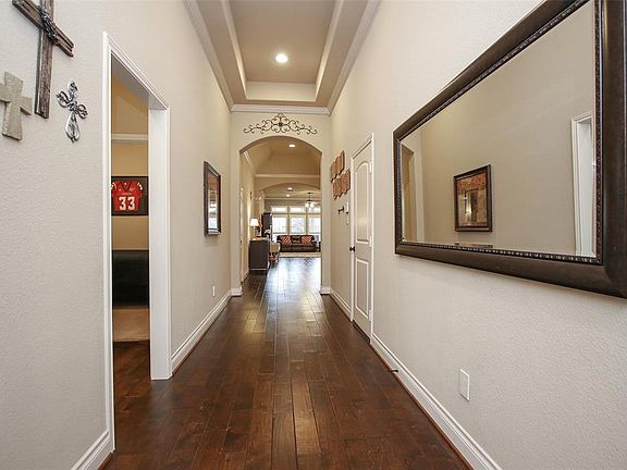 5th image of 2847 Park Hills Dr