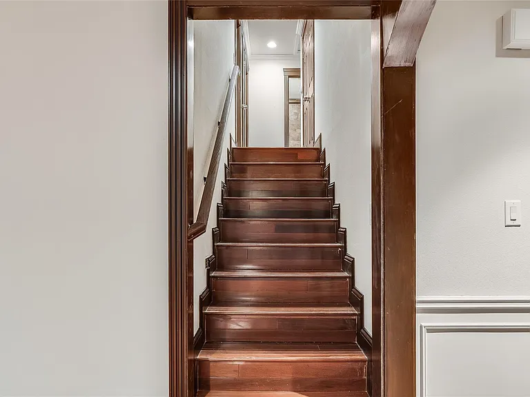 4900 Balcones Dr — Photo 28