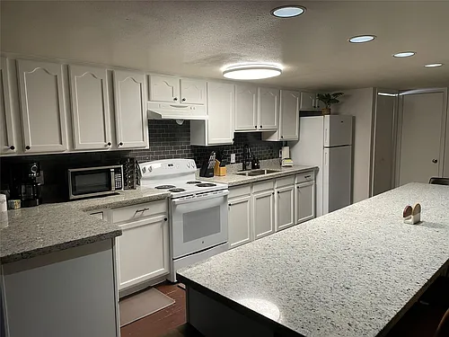 2118 Strand St #214 Photo 1