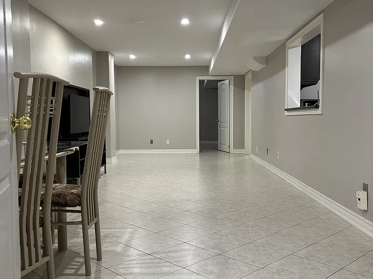 12 Villandry Cres #BASEMENT — Photo 8