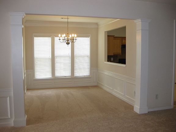 5th image of 168 Churchcliff Dr