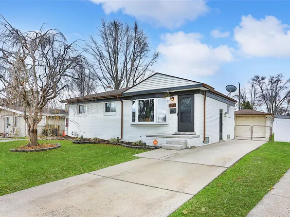 22904 Detour St, Saint Clair Shores, MI 48082