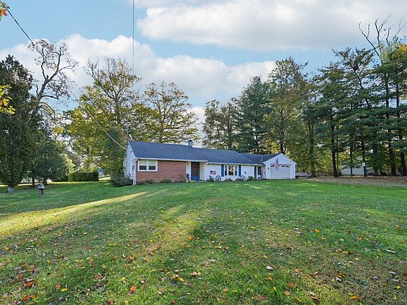 5th image of 175 Maple Ln