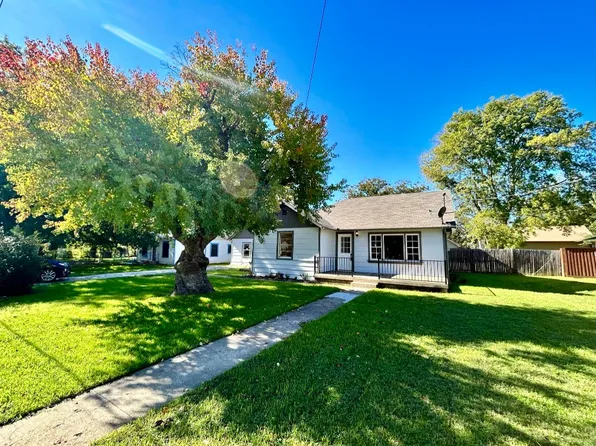 1121 Cambridge St, River Oaks, TX 76114