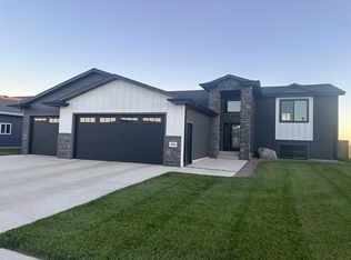 1824 24th Ave SE, Aberdeen, SD 57401