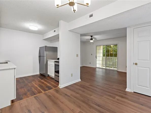 521 Mystic Dr APT E, Greensboro, NC 27406