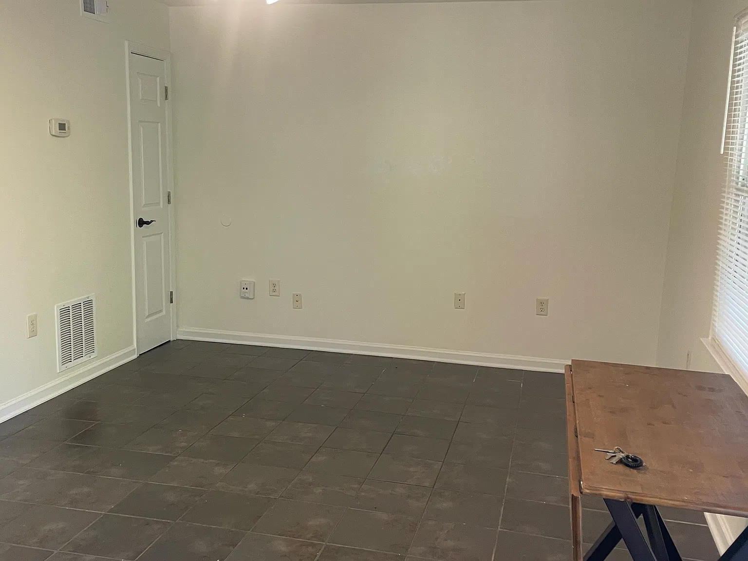 2 bed, 820 sqft, $1,400 — Photo 2