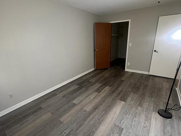 4th image of 7624 Manor Cir