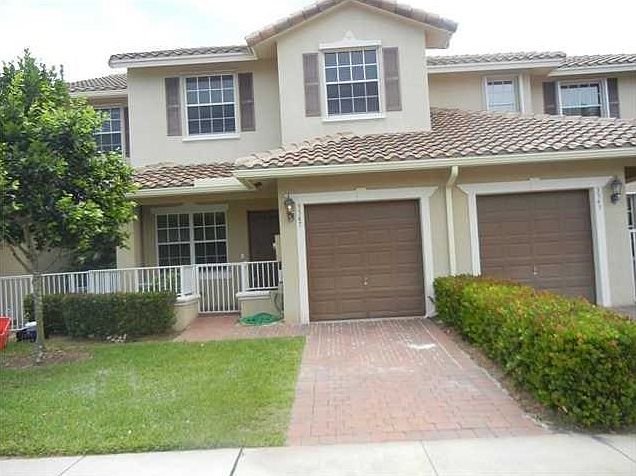 1st image of 3347 Lakeside Dr #3347