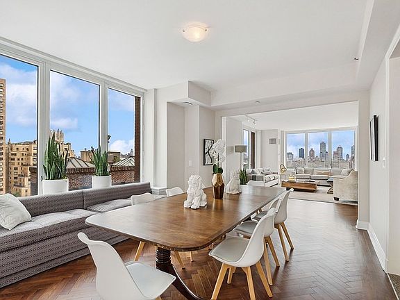 5th image of 15 W 63rd St APT 17A