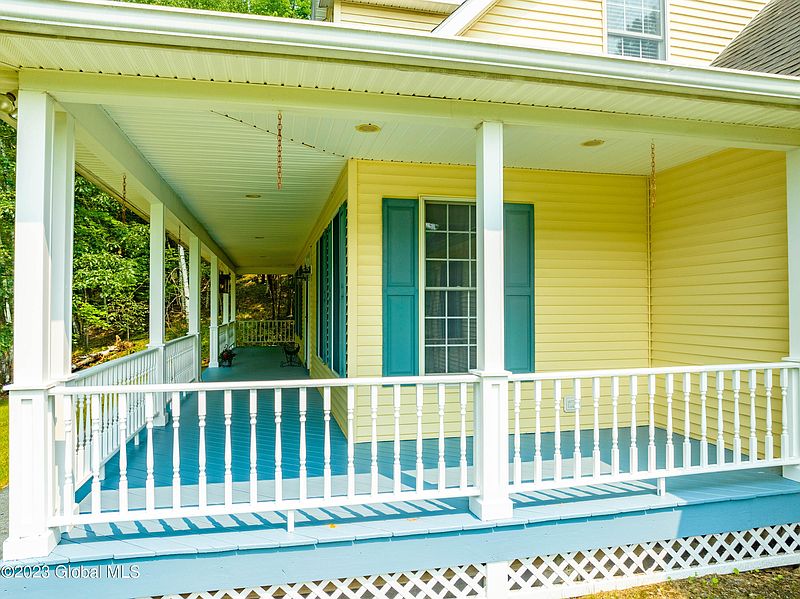 3rd image of 5 Blue Heron Lane