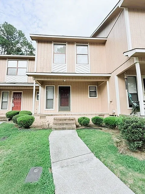 1220 N Forest Dr