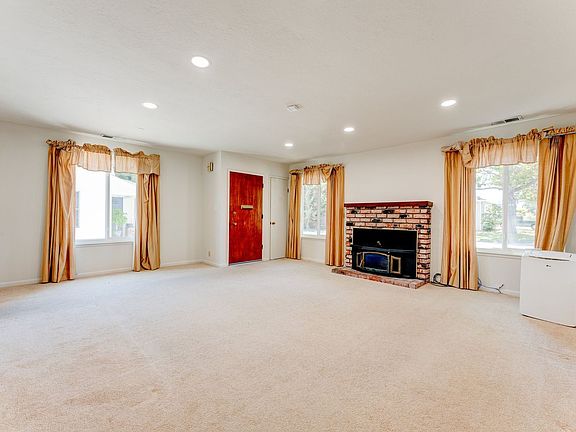 5th image of 439 Southwood Ave