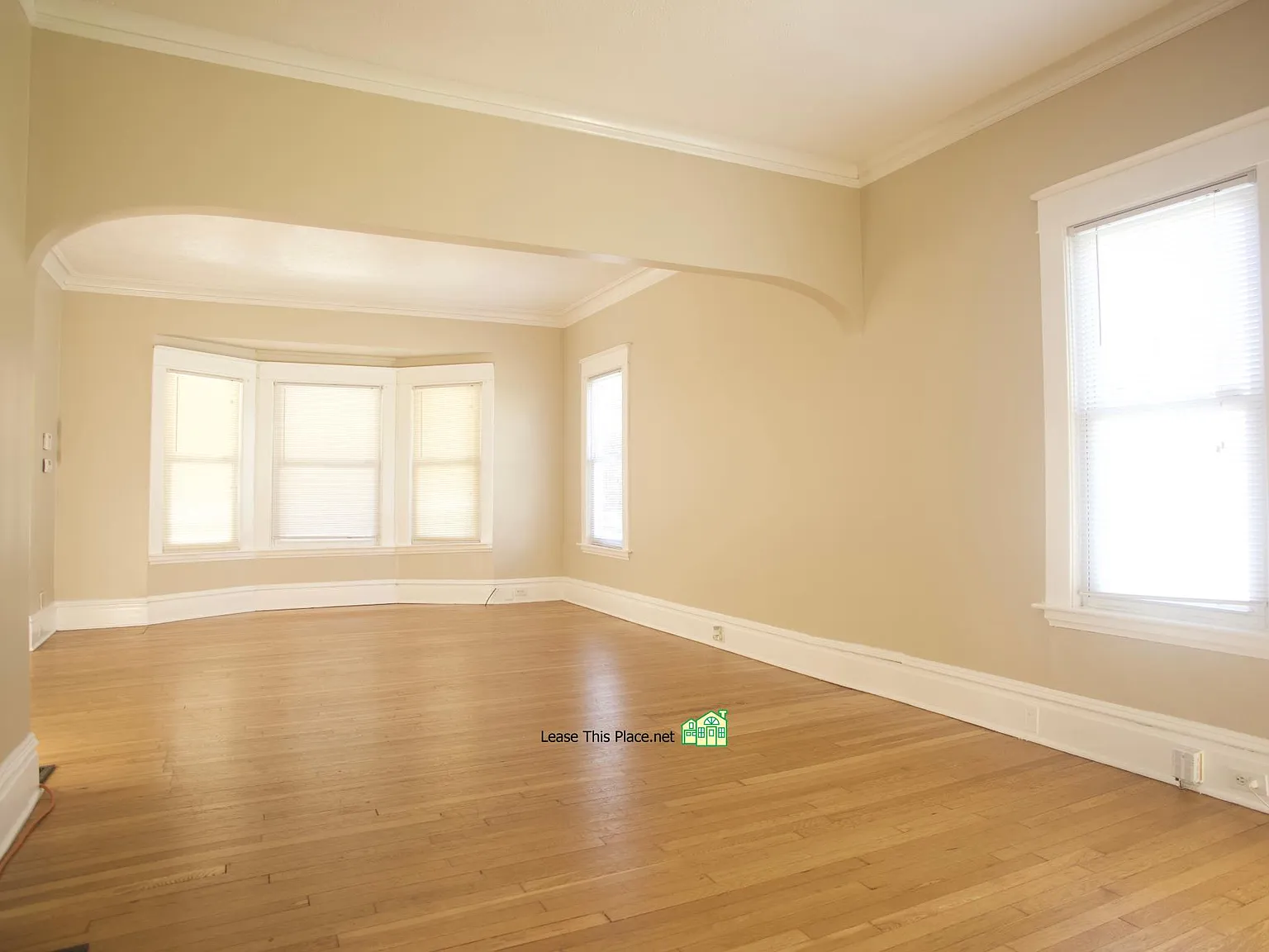 4 bed, 1.5 bath, 2000 sqft, $2,100 — Photo 3