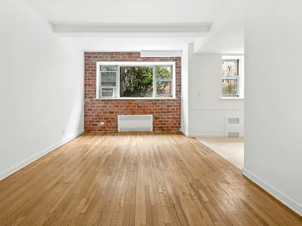 3750 Hudson Manor Terrace image 3 of 15