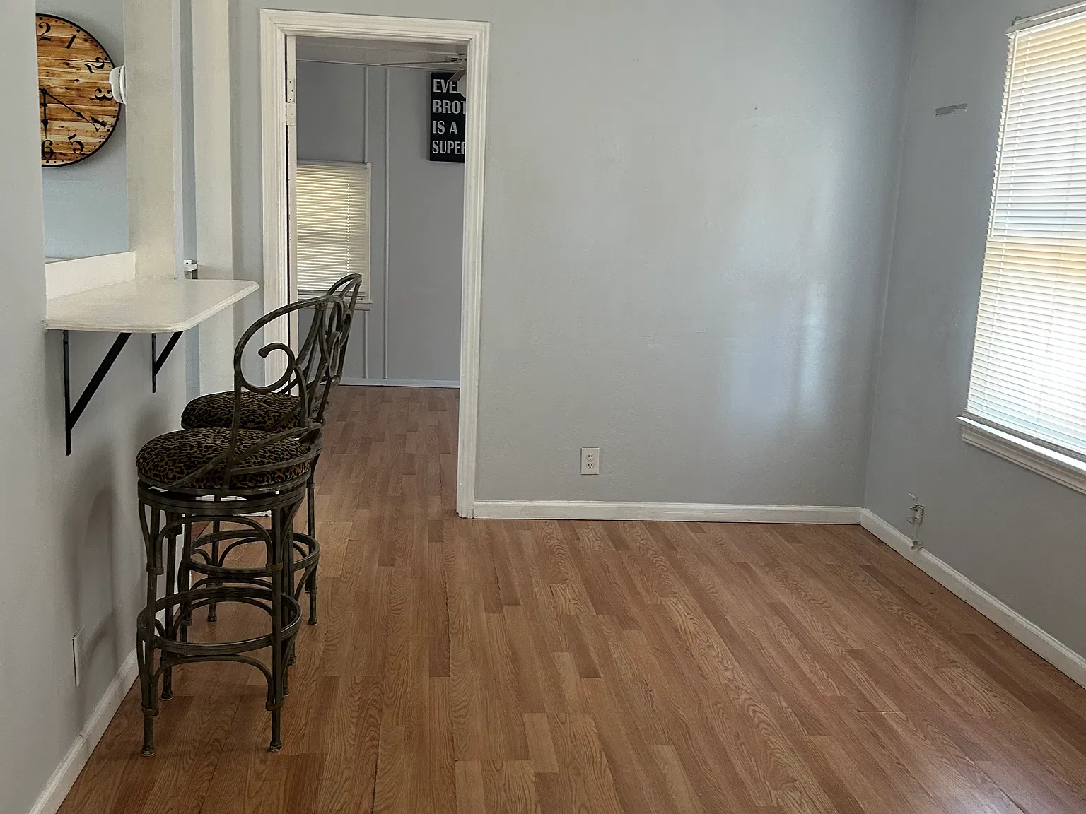 3 bed, $1,075 — Photo 2