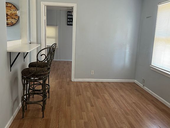 2nd image of 625 W 1st St