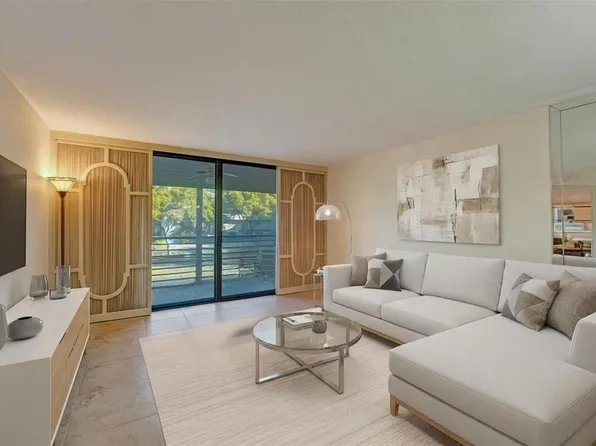 900 Colony Point Circle #221, Pembroke Pines, FL 33026