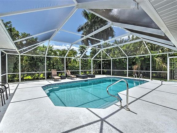 5th image of 2620 SW 52nd St