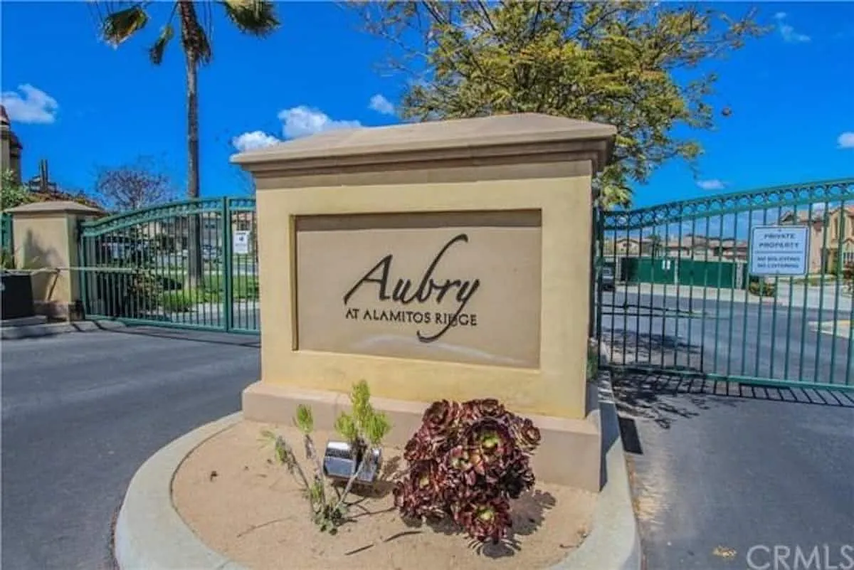 1 bed, 3000 sqft, $1,250 — Photo 1