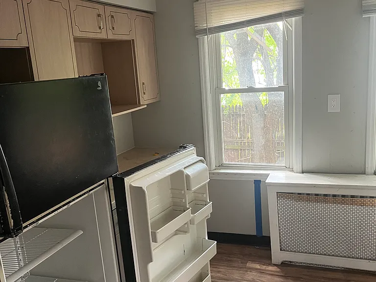 1209 Sanderson Ave — Photo 1