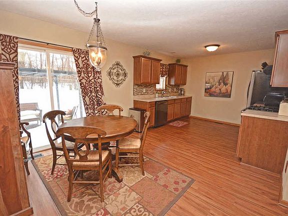 4th image of 2795 Carol Pl