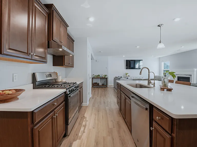 838 Dean Dr — Photo 10