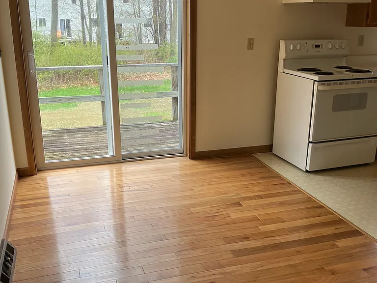 139 Julie Dr #6 — Photo 4