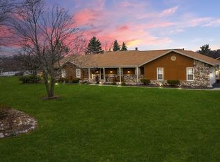 N70W28918 Vernon Dr, Hartland, WI 53029