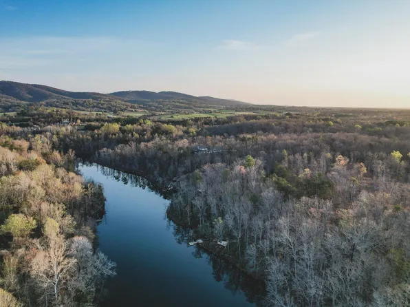 42 Shadwell Rd, Keswick, VA 22947