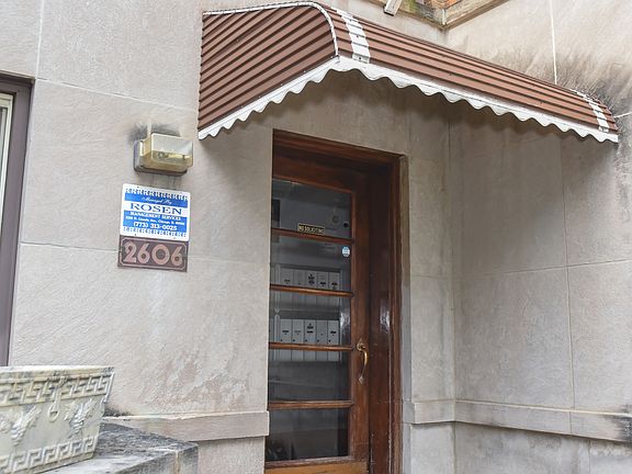 2nd image of 2606 W Balmoral Ave APT 110