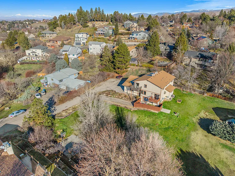 2228 E Roanoke Dr — Photo 48