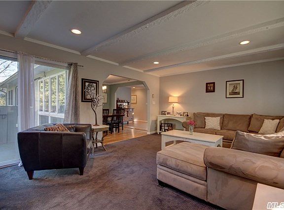 4th image of 65 Linden St